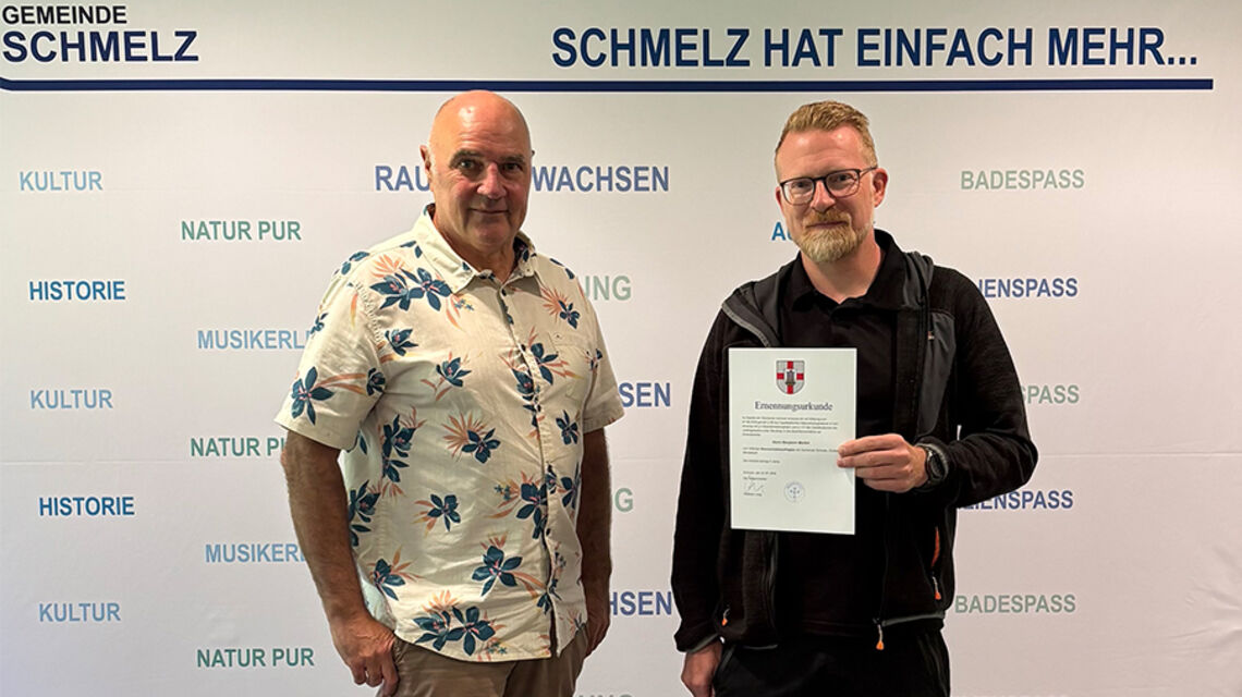 Bild zeigt Bürgermeister Wolfram Lang mit Benjamin Martini, dem neuen Naturschutzbeauftragten des Gemeindebezirkes Michelbach