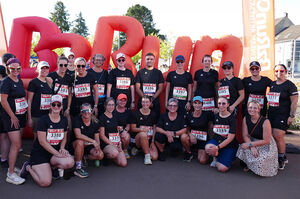 Bild zeigt Mitarbeiter/-innen der Gemeinde Schmelz beim Firmenlauf in Dillingen