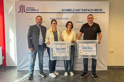 Bild zeigt den Ersten Beigeordneten, Nicolas Lorenz (links), den 3. Beigeordnete Andy Jakobs (rechts) und die Verantwortlichen der KÖB, Ulrike Meyers-Paris (2. v.l.) und Simone Geib-Walter (3. v.l.) 