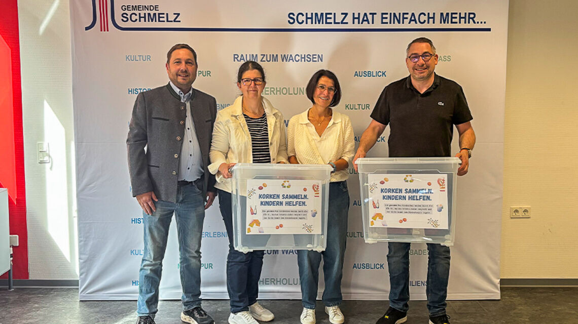 Bild zeigt den Ersten Beigeordneten, Nicolas Lorenz (links), den 3. Beigeordnete Andy Jakobs (rechts) und die Verantwortlichen der KÖB, Ulrike Meyers-Paris (2. v.l.) und Simone Geib-Walter (3. v.l.) 