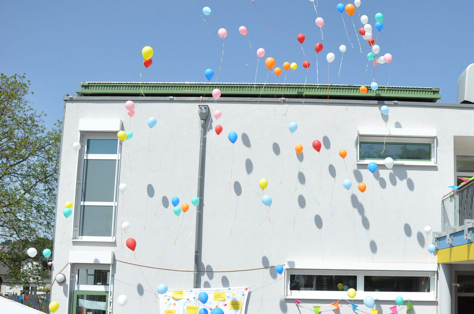 Bild zeigt Vorderansicht des Kinderhauses Bettingen